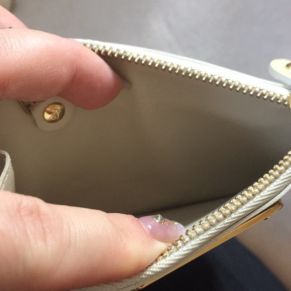 Louis Vuitton Pochette Cles In Vernis Blanc Corail - Picture 7 of 8